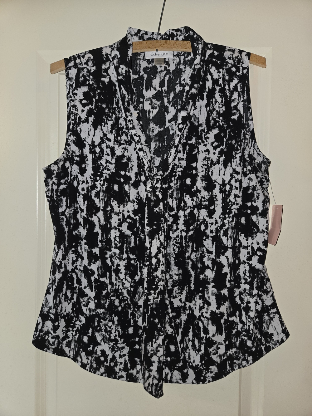 Calvin Klein Black & White Sleeveless V-Neck Camisole - Picture 1 of 3